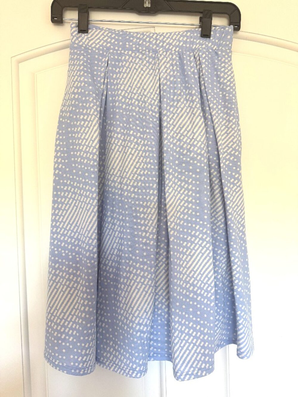 LuLaRoe XS Madison A Line Pleated Skirt Pockets Knee Coquette Prep Coastal